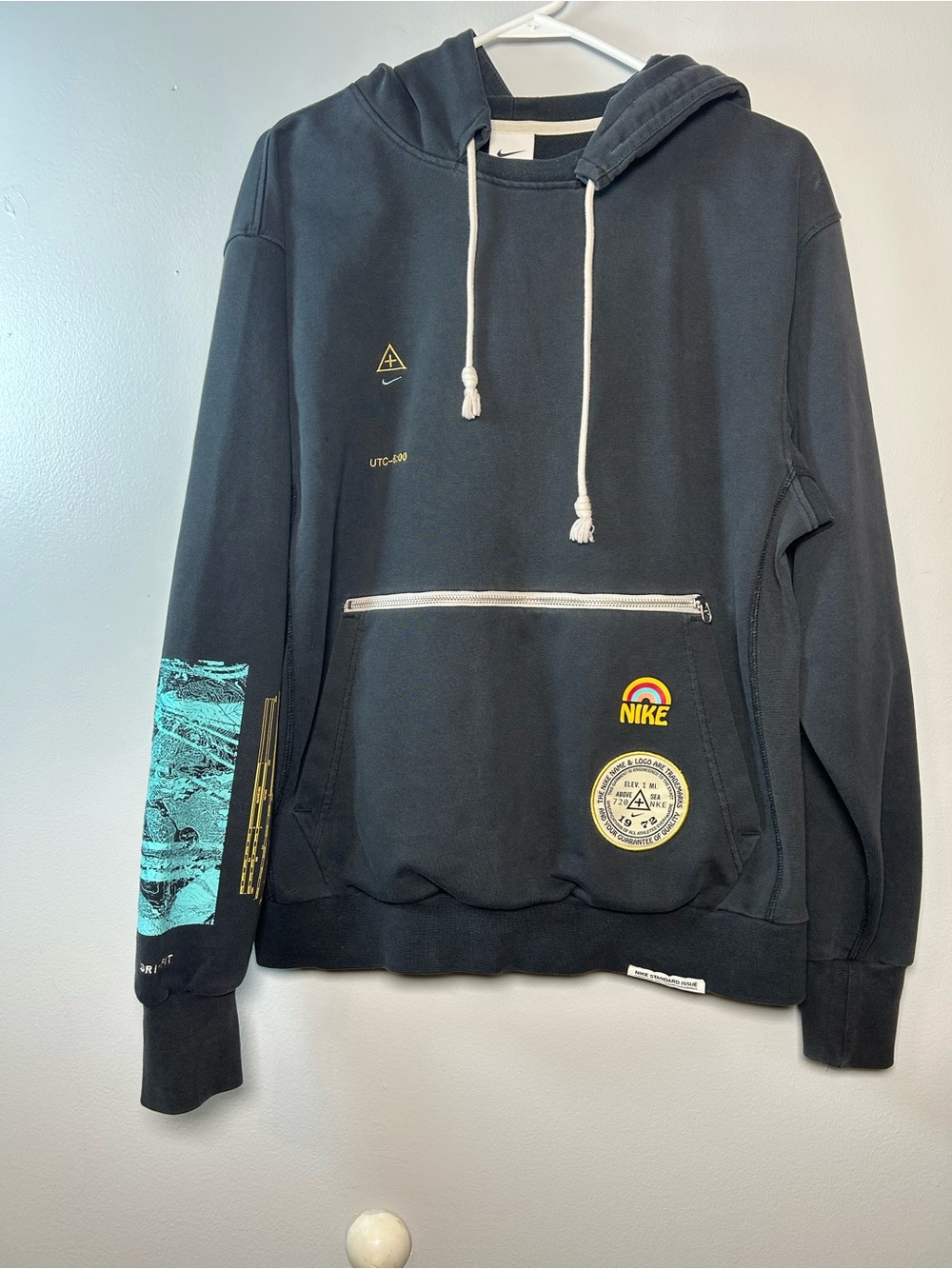 Nike Mens Sm Black Dri-FIT Organic High Graphic Hoodie Zipper Pouch Sweatshirt